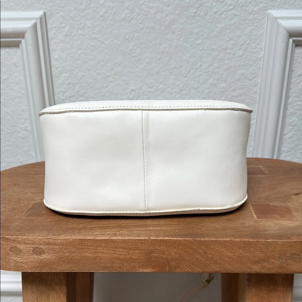 Clare V. Turnlock Louis - Picture 6 of 8